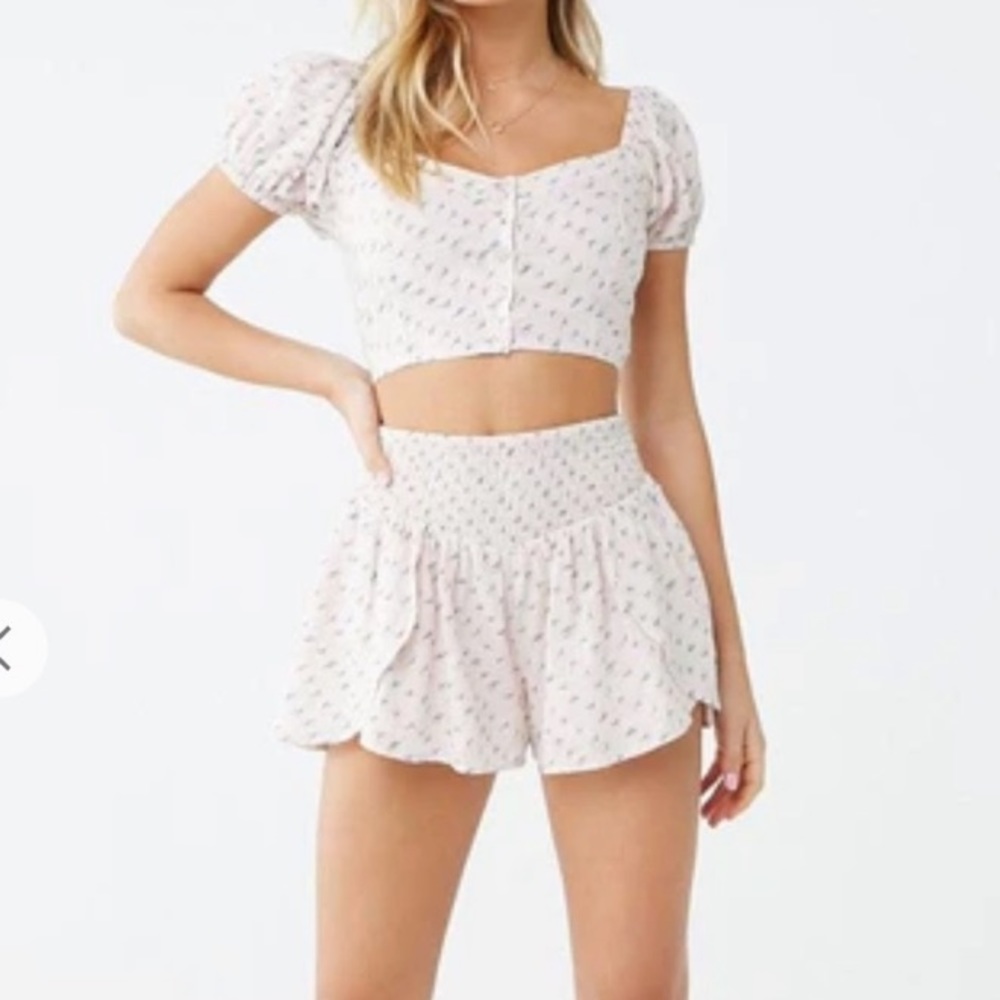 NWT F21 Ditsy Pink Floral Printed Crop Top and Shorts Set